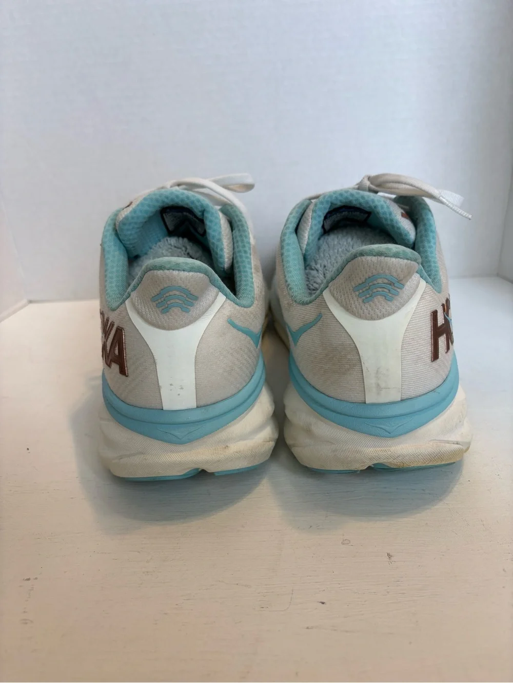 HOKA Women's Clifton 9 white running shoes size W 11D